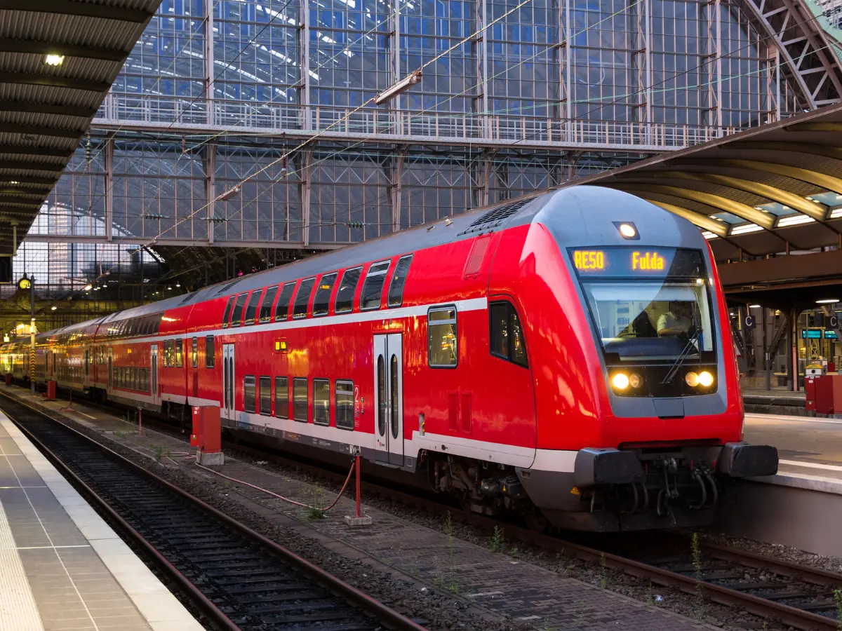 The train is arriving